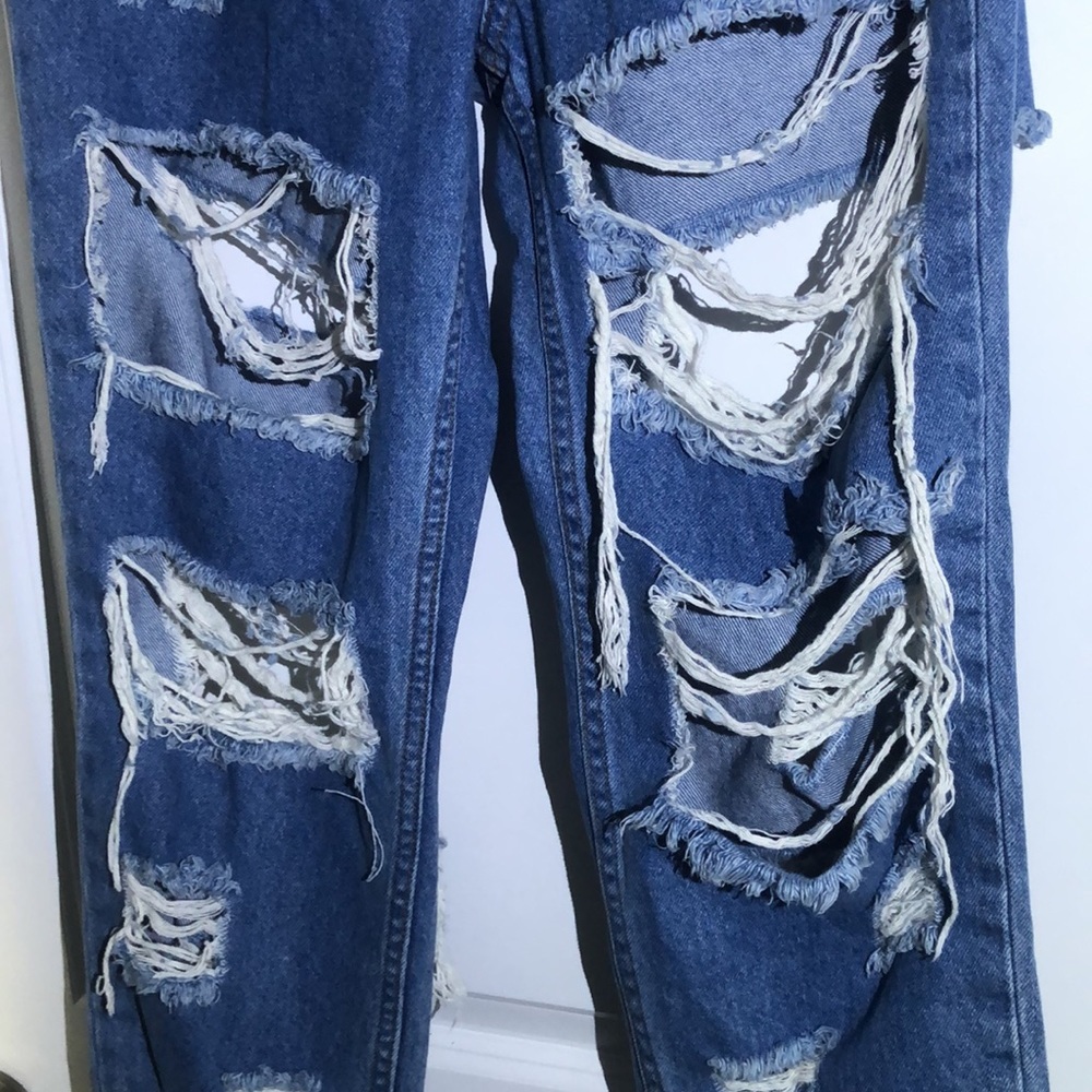 Fashion Nova  distressed jeans - Picture 4 of 8